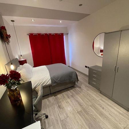 Letzi Premium Cozy Retreat Private En-Suite Rooms, Wembley Londres Exterior foto