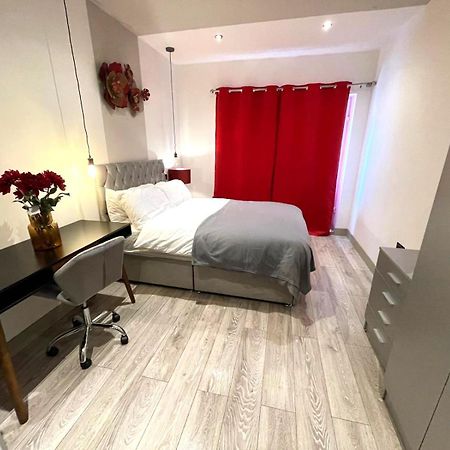 Letzi Premium Cozy Retreat Private En-Suite Rooms, Wembley Londres Exterior foto