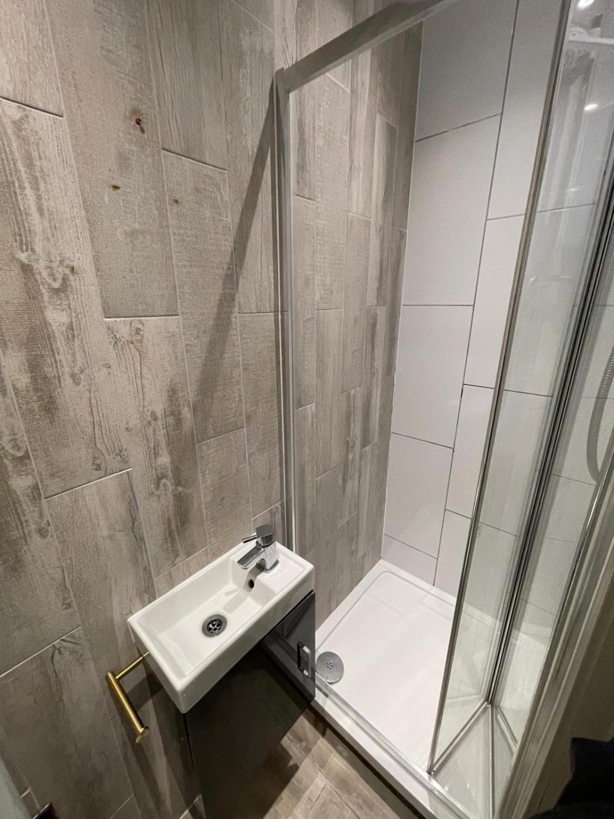 Letzi Premium Cozy Retreat Private En-Suite Rooms, Wembley Londres Exterior foto