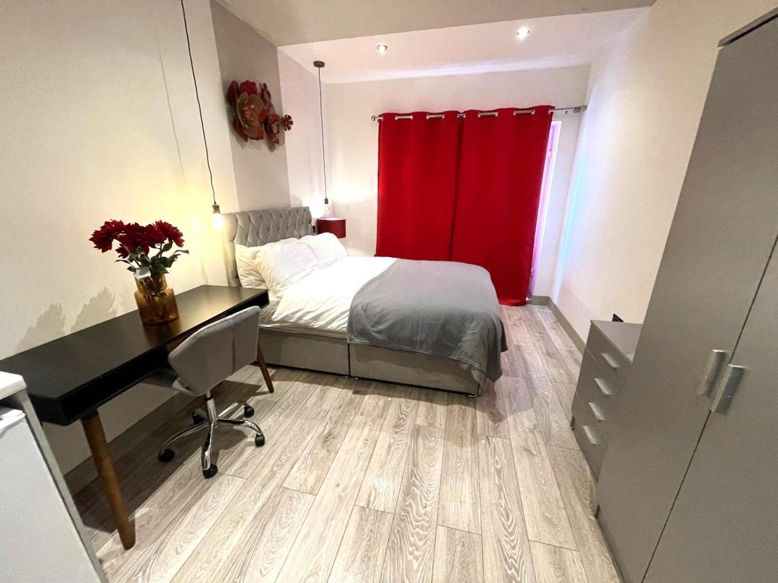 Letzi Premium Cozy Retreat Private En-Suite Rooms, Wembley Londres Exterior foto